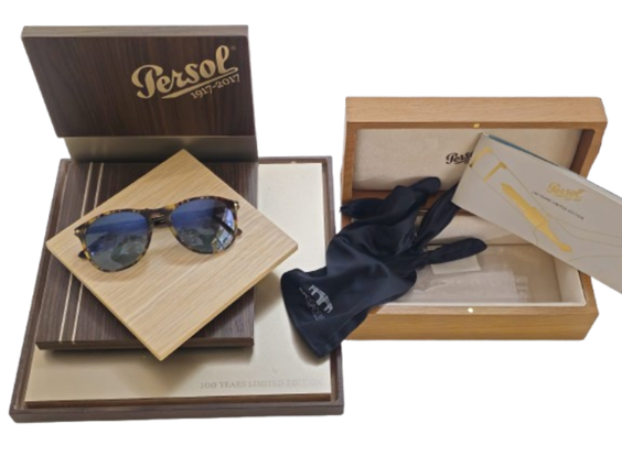 Persol PO2488S Occhiali Da Sole Unisex - Nero Demishiny/Silver (1118B1) - Taglia Unica